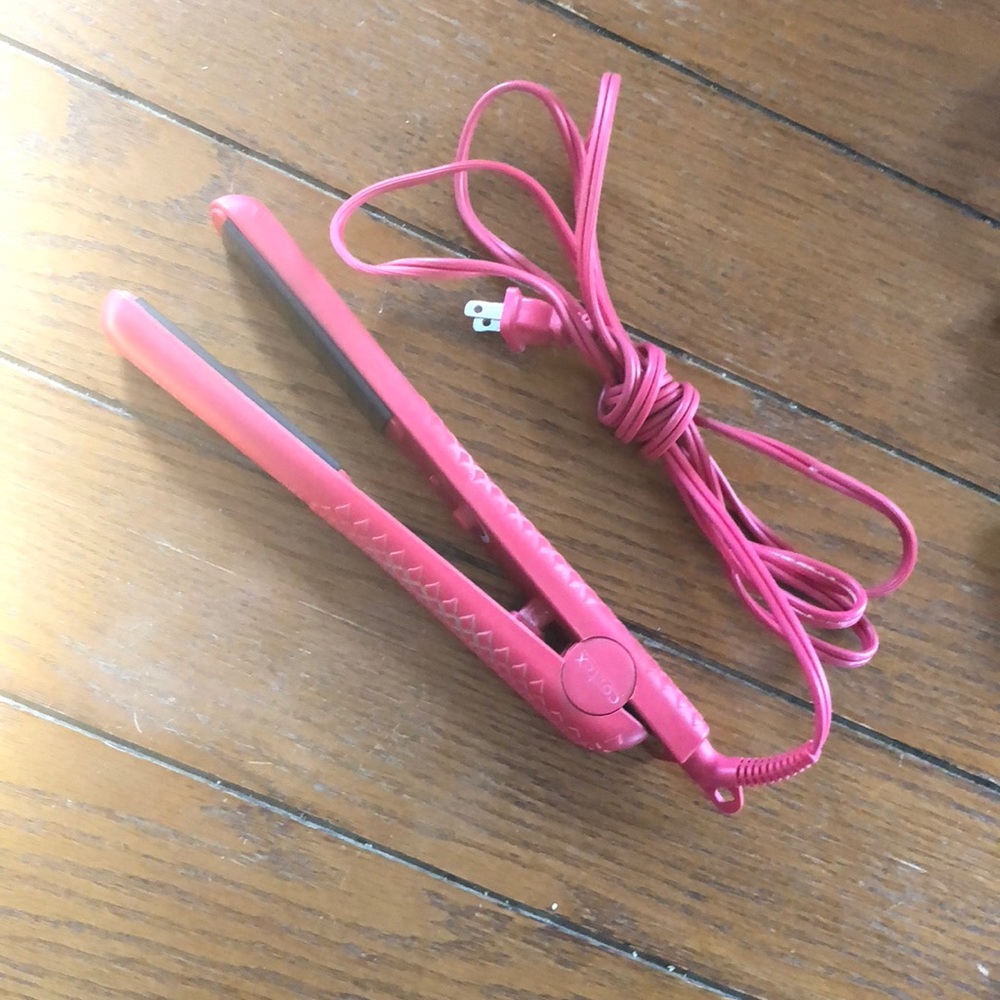 Cortex Intl ceramic hair straightener